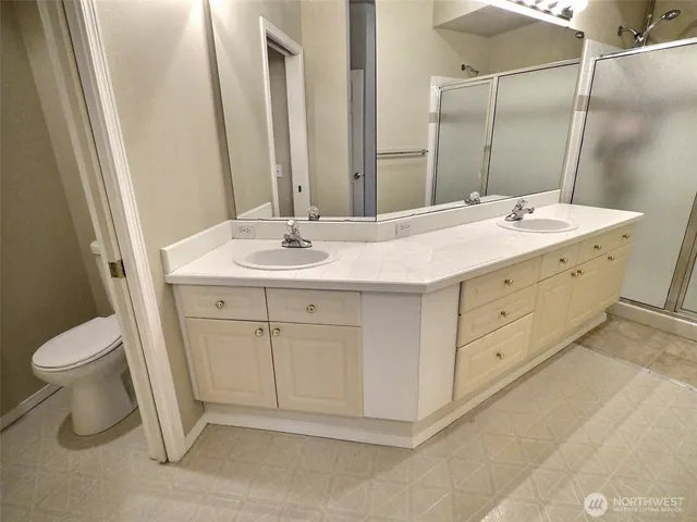 $3,275 | 18652 Northeast 55th Way, Redmond, WA 98052