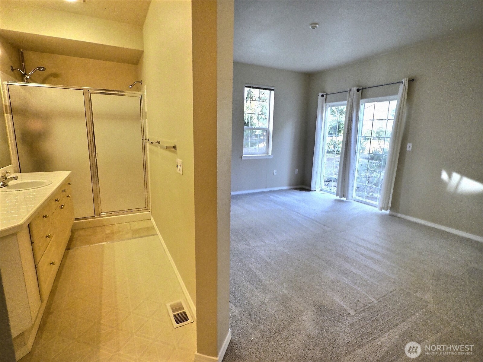 18652 Northeast 55th Way Redmond, WA 98052 - Photo 17 of 37