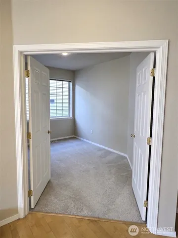 $3,275 | 18652 Northeast 55th Way, Redmond, WA 98052