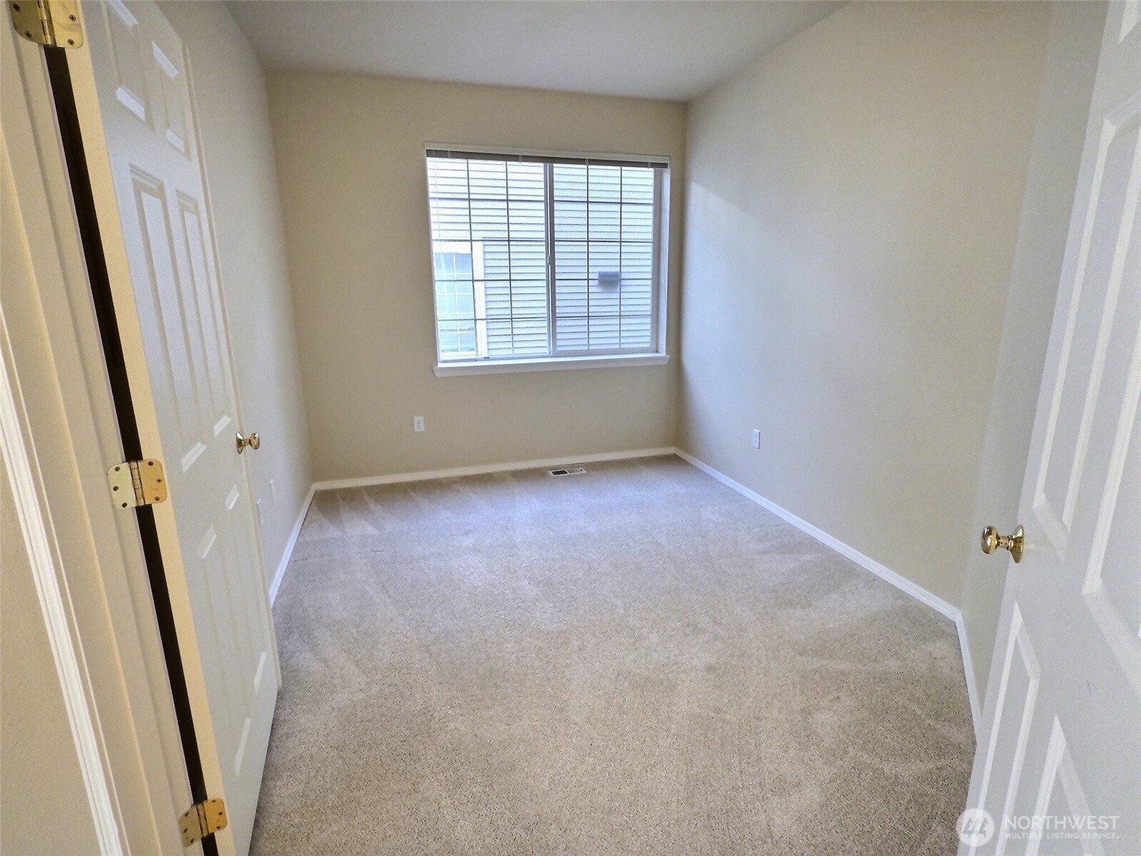 18652 Northeast 55th Way Redmond, WA 98052 - Photo 20 of 37