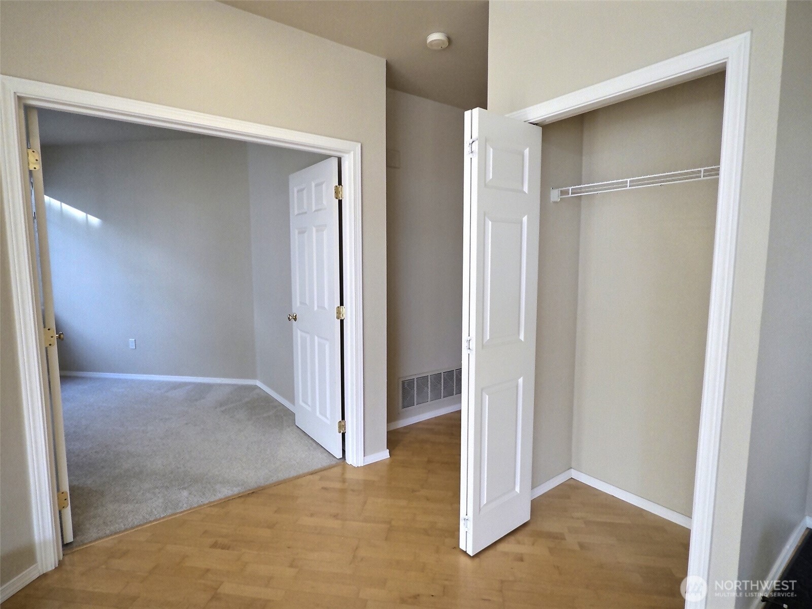 18652 Northeast 55th Way Redmond, WA 98052 - Photo 22 of 37