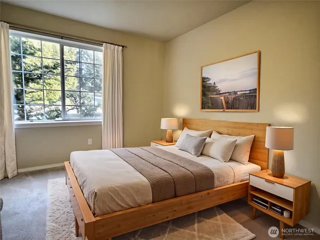 $3,275 | 18652 Northeast 55th Way, Redmond, WA 98052