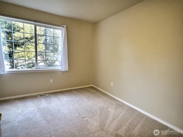 $3,275 | 18652 Northeast 55th Way, Redmond, WA 98052
