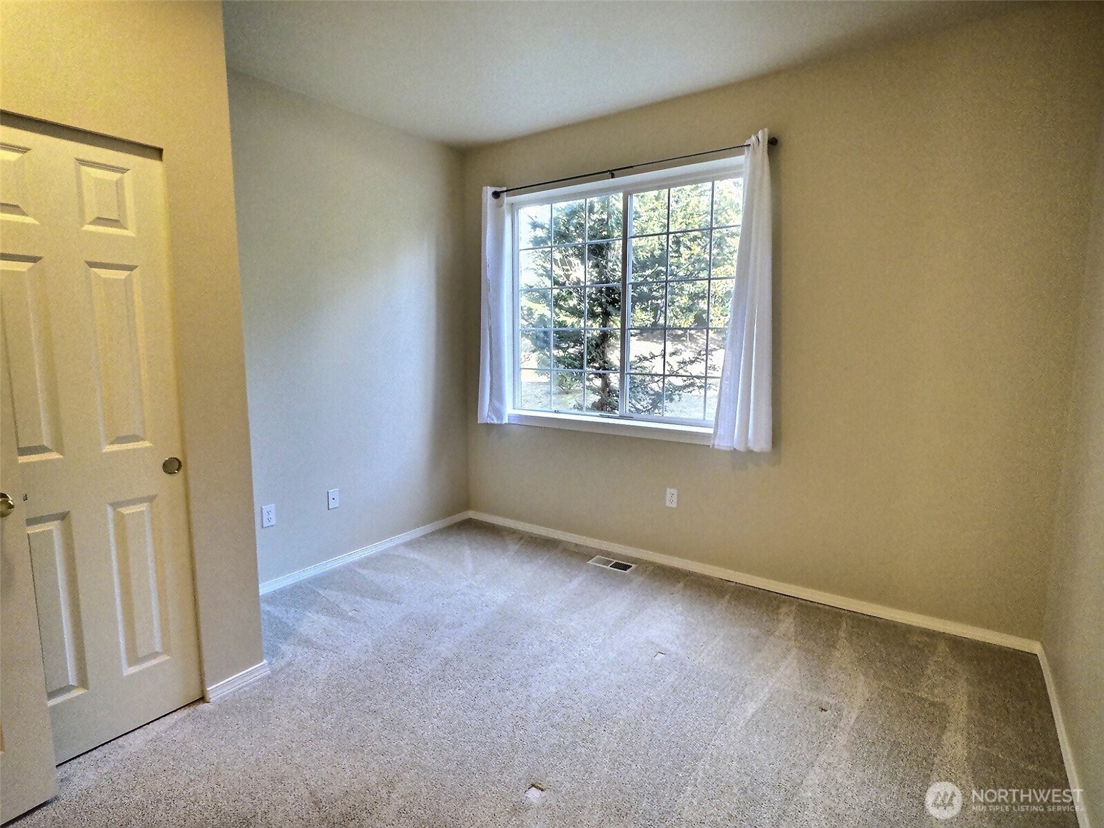 18652 Northeast 55th Way Redmond, WA 98052 - Photo 25 of 37