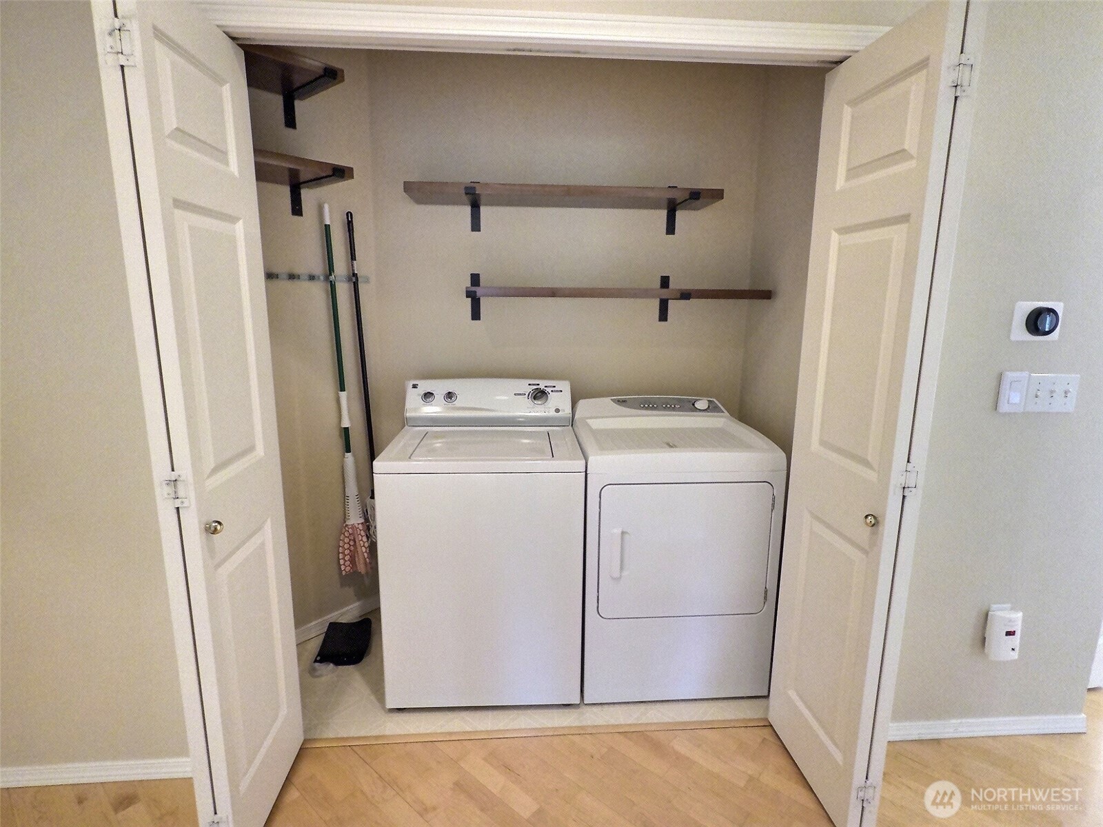 18652 Northeast 55th Way Redmond, WA 98052 - Photo 30 of 37