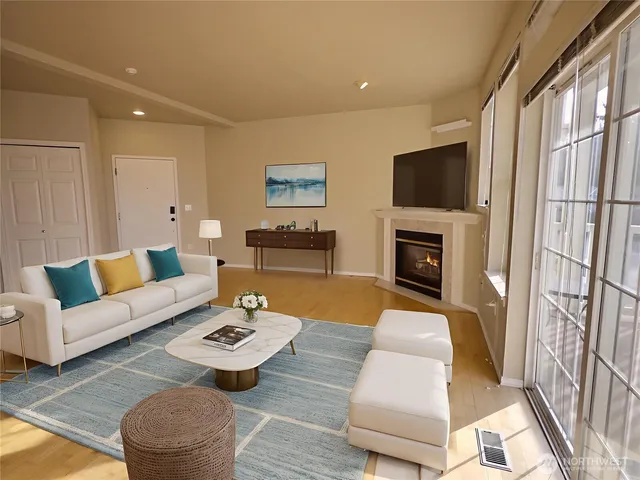 $3,275 | 18652 Northeast 55th Way, Redmond, WA 98052