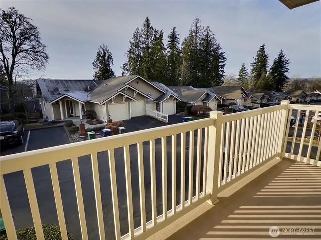 $3,275 | 18652 Northeast 55th Way, Redmond, WA 98052