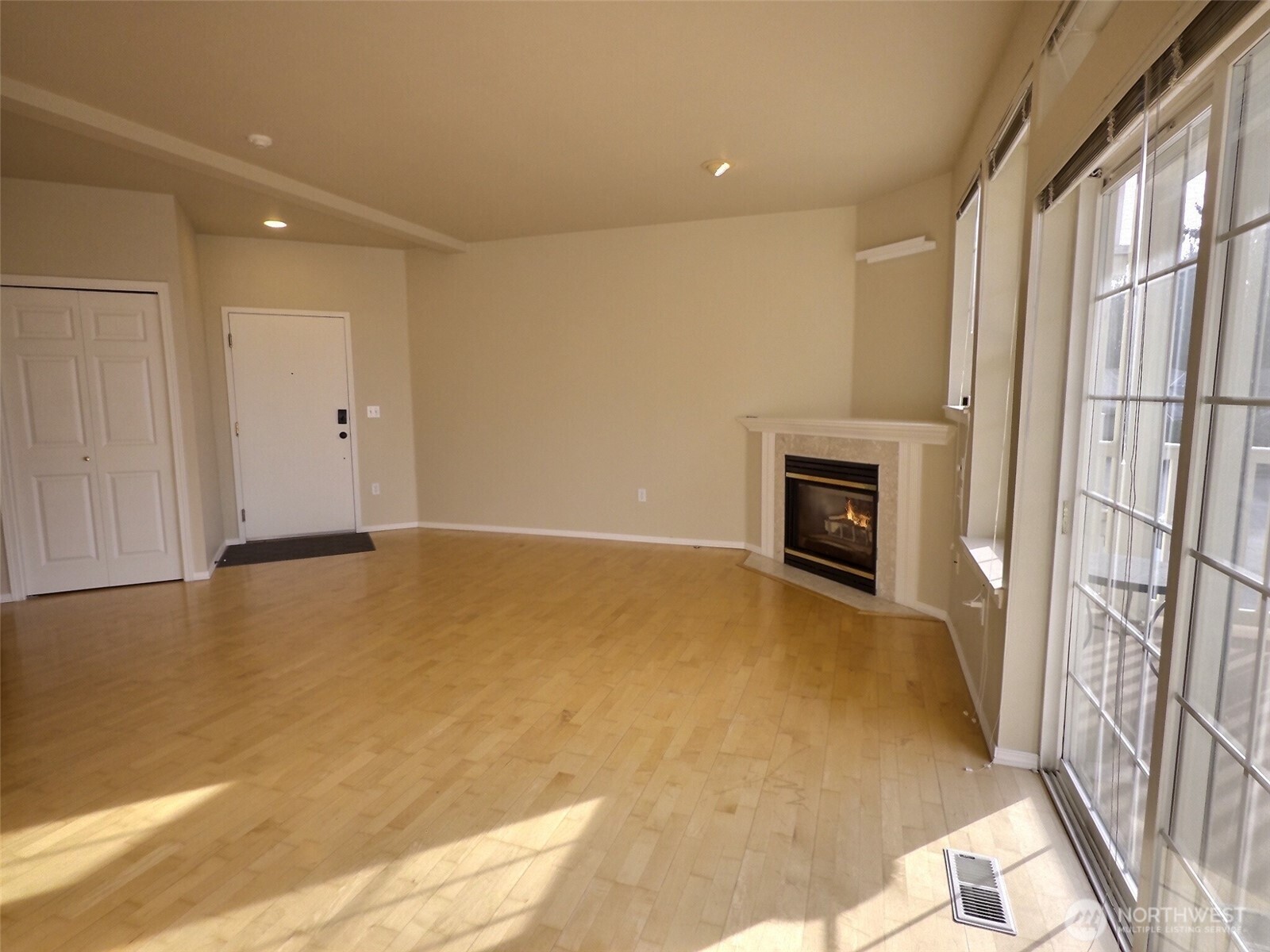 18652 Northeast 55th Way Redmond, WA 98052 - Photo 4 of 37