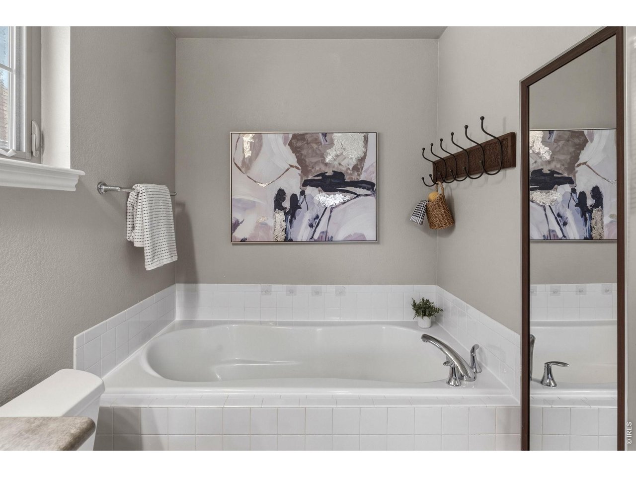 654 Homestead Street Lafayette, CO 80026 - Photo 17 of 31 a bathroom with a bathtub