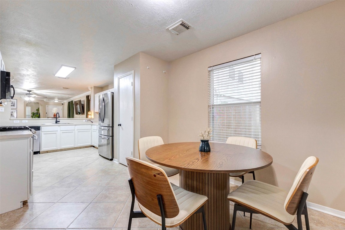 822 Autumn Point Lane Spring, TX 77373 - Photo 14 of 26 Breakfast area