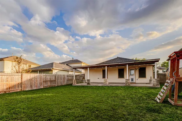 $2,200 | 822 Autumn Point Lane, Spring, TX 77373