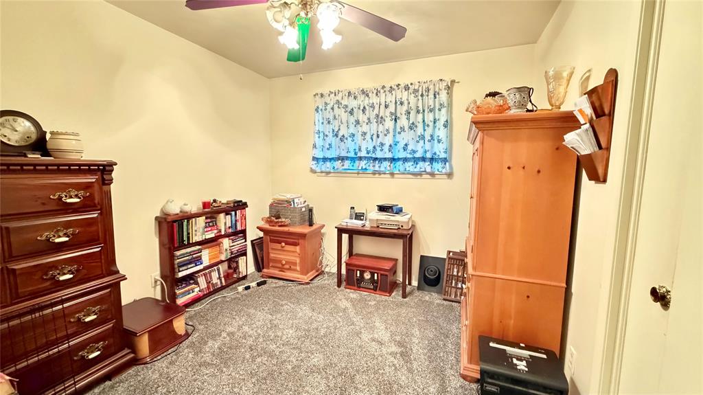 309 Glen Oaks Road Bonham, TX 75418 - Photo 9 of 23