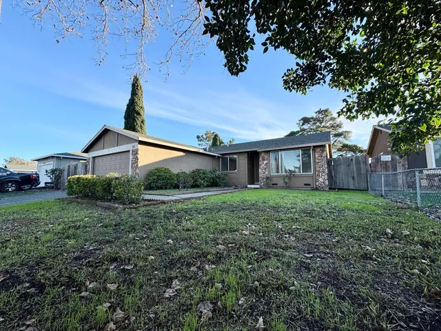 a view of a house with yard and tree s