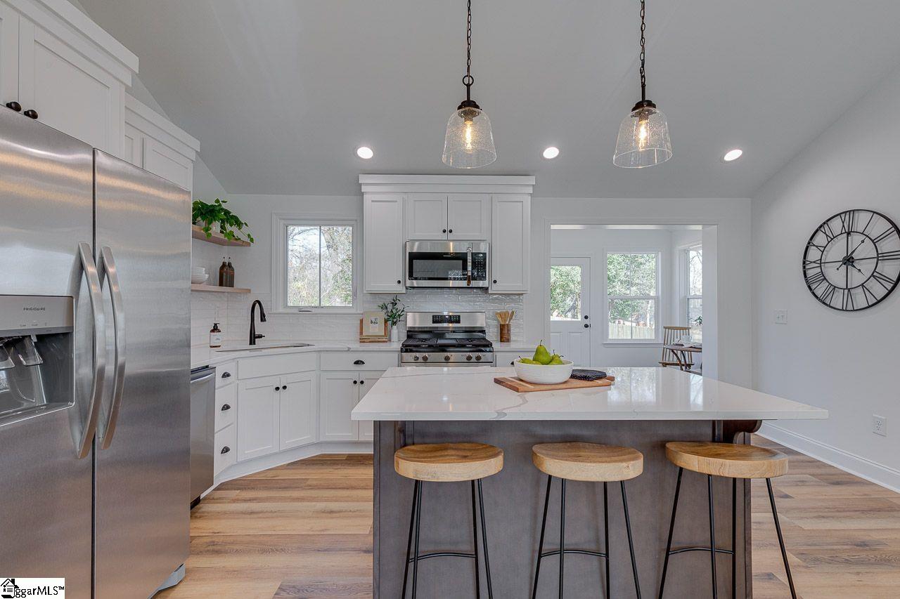 1017 Jacobs Road Greenville, SC 29605 - Photo 8 of 23 Gallery Image 8