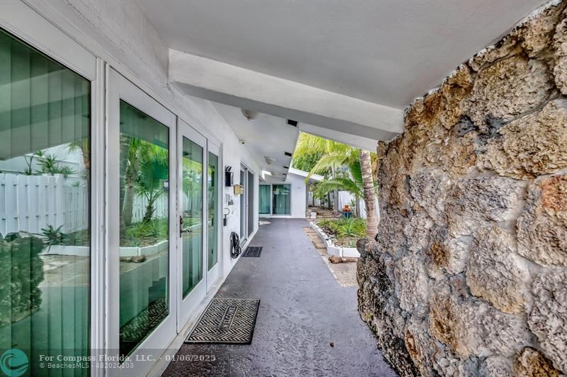 4548 North Ocean Drive, Unit 4 Lauderdale-by-the-Sea, FL 33308 - Photo 5 of 48 a view of a garden