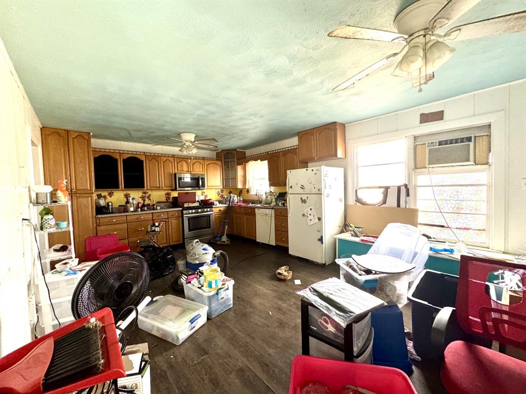 613 West Main Street Crowley, TX 76036 - Photo 13 of 30 Kitchen is fully open to the Dining Area