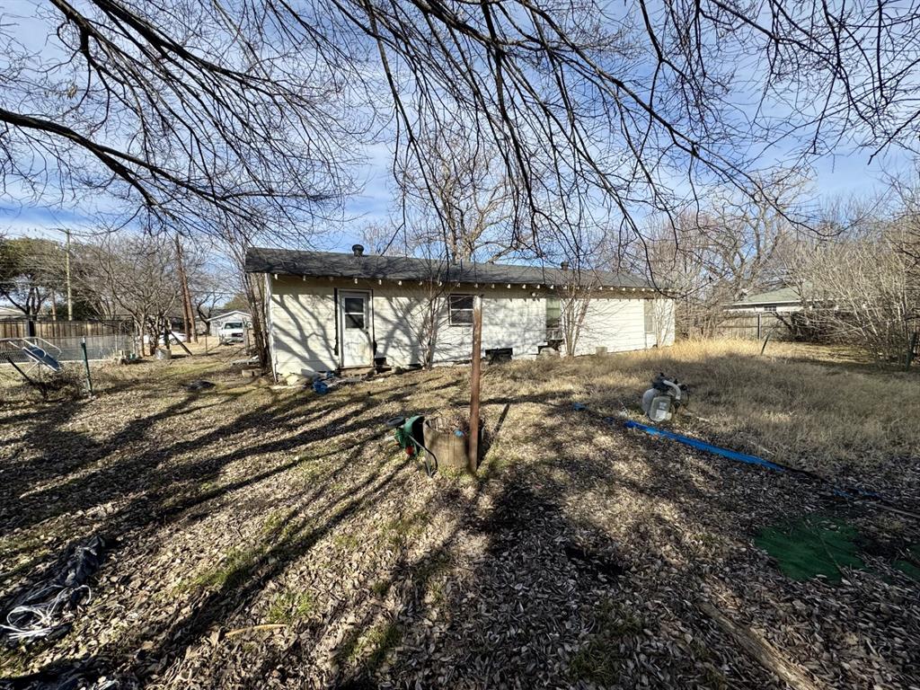 613 West Main Street Crowley, TX 76036 - Photo 25 of 30 Backyard view
