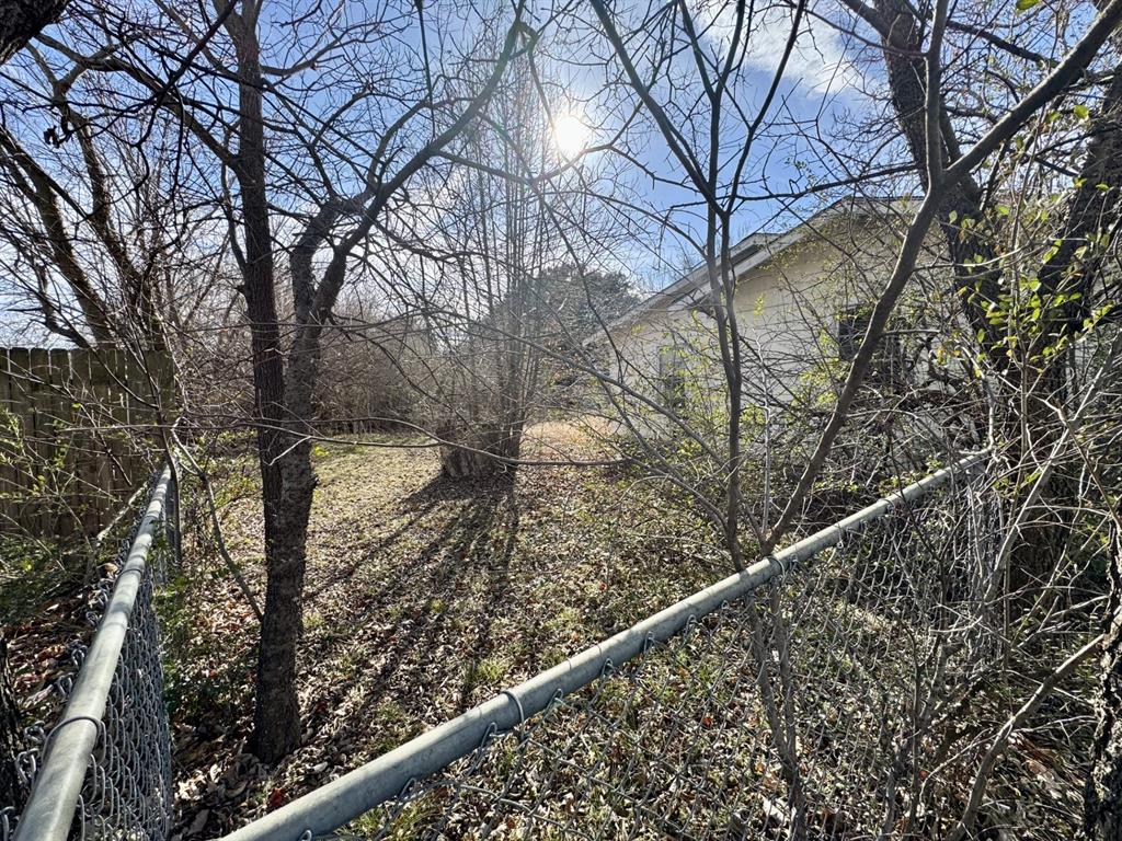 613 West Main Street Crowley, TX 76036 - Photo 28 of 30 Side backyard