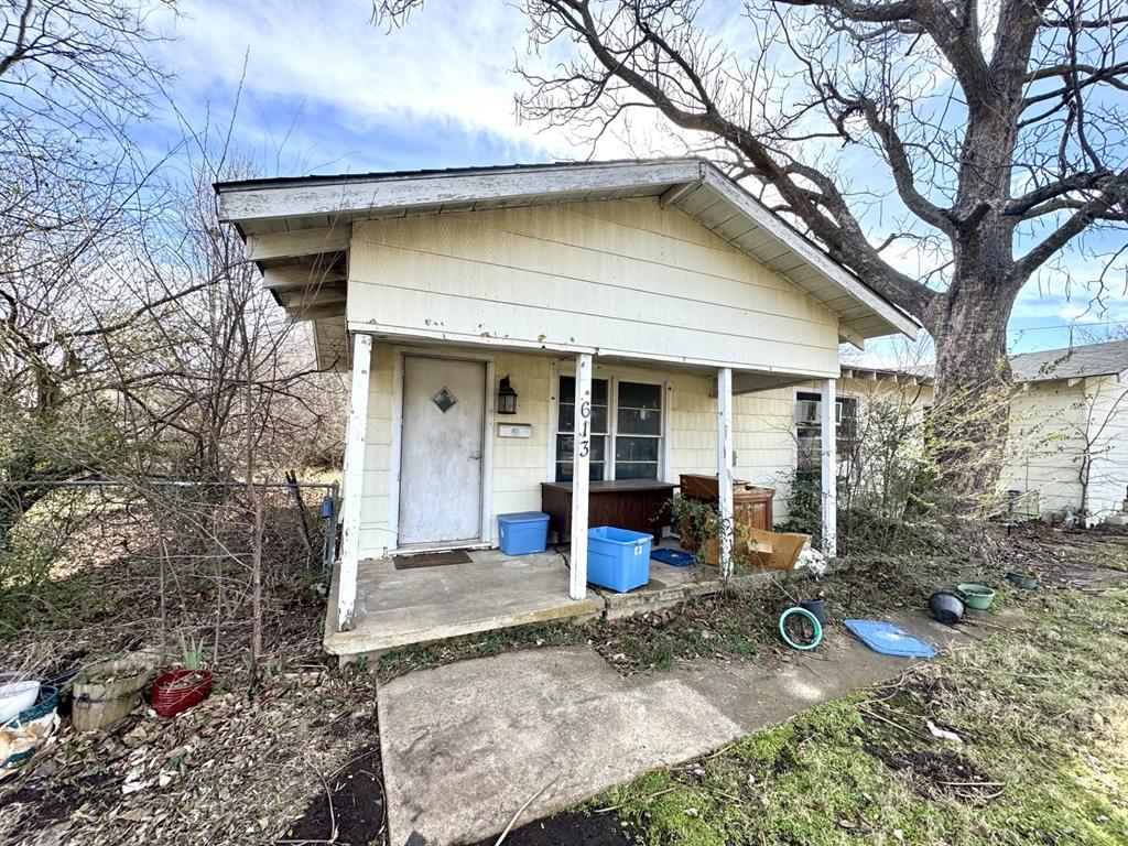 613 West Main Street Crowley, TX 76036 - Photo 5 of 30 Covered Front Porch