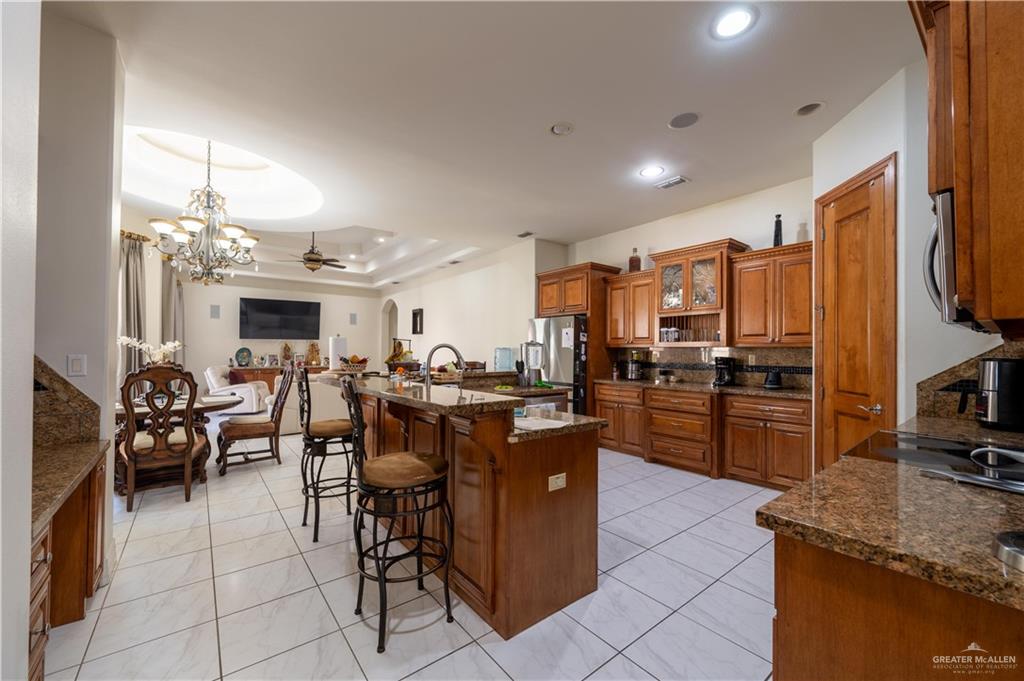 3801 South L Street McAllen, TX 78503 - Photo 17 of 38 a kitchen with lots of counter top space
