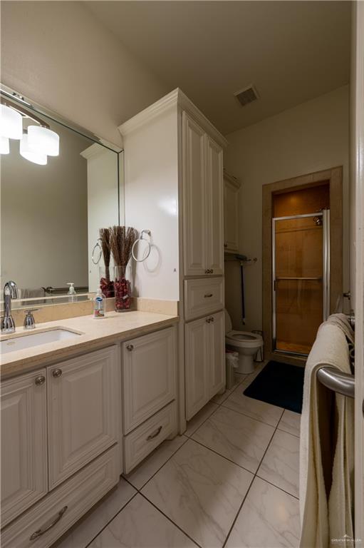 3801 South L Street McAllen, TX 78503 - Photo 22 of 38 a spacious bathroom with a double vanity sink and a mirror