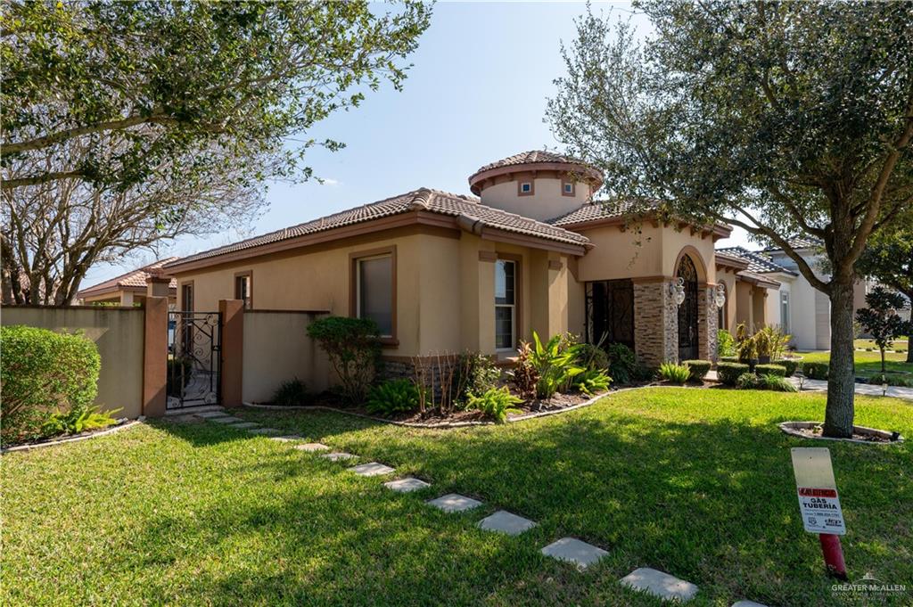 3801 South L Street McAllen, TX 78503 - Photo 36 of 38 a view of a house with backyard and porch
