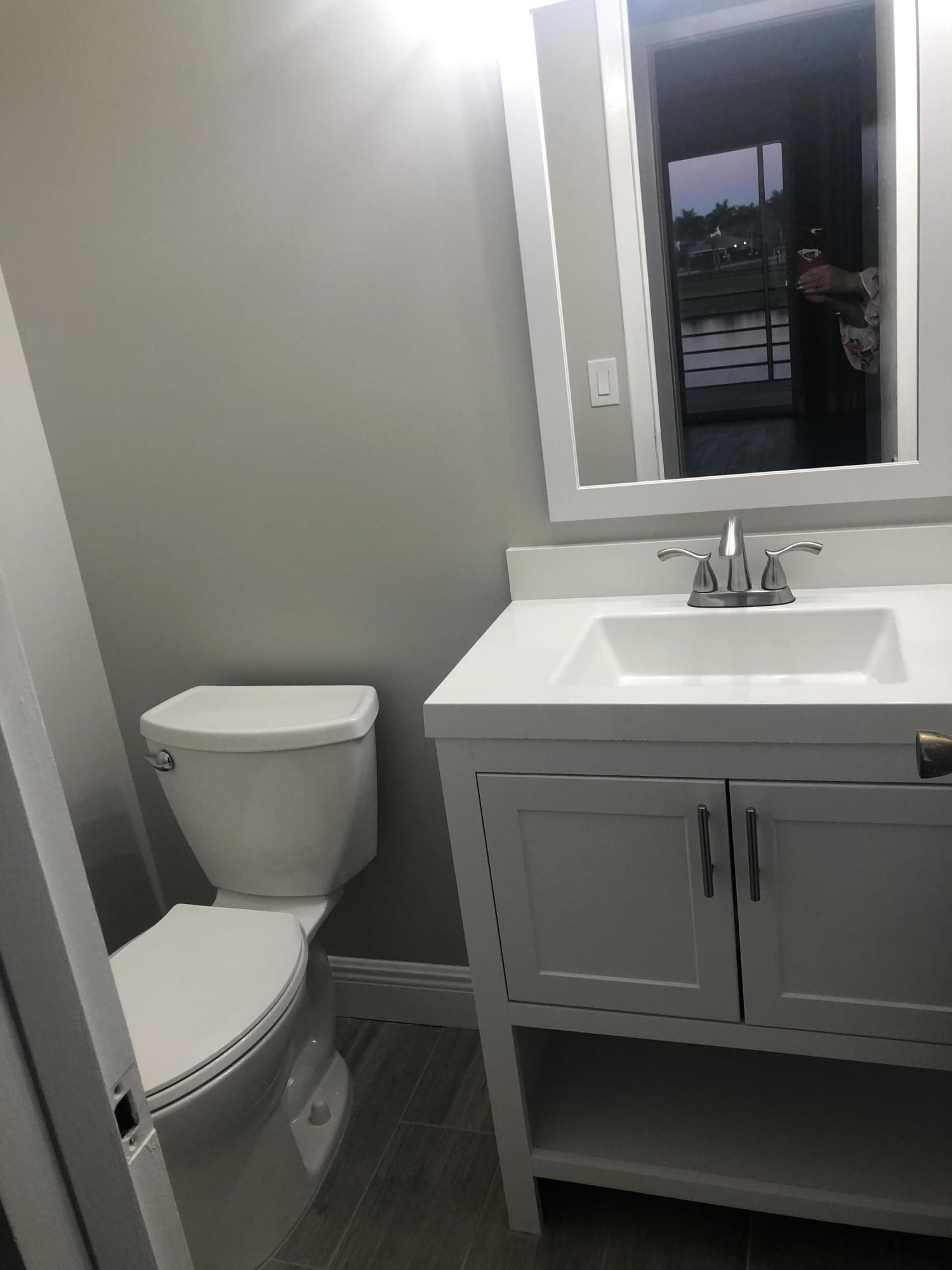 3016 Exeter, Unit A Boca Raton, FL 33434 - Photo 14 of 20 1/2 bth