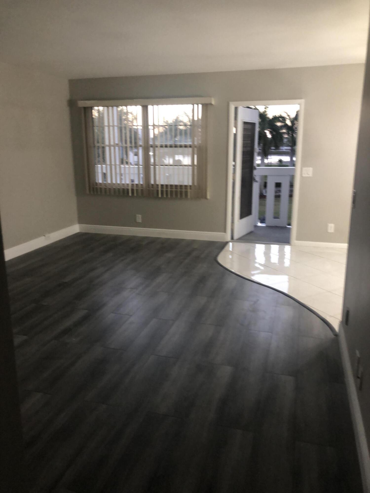 3016 Exeter, Unit A Boca Raton, FL 33434 - Photo 4 of 20 livingroom