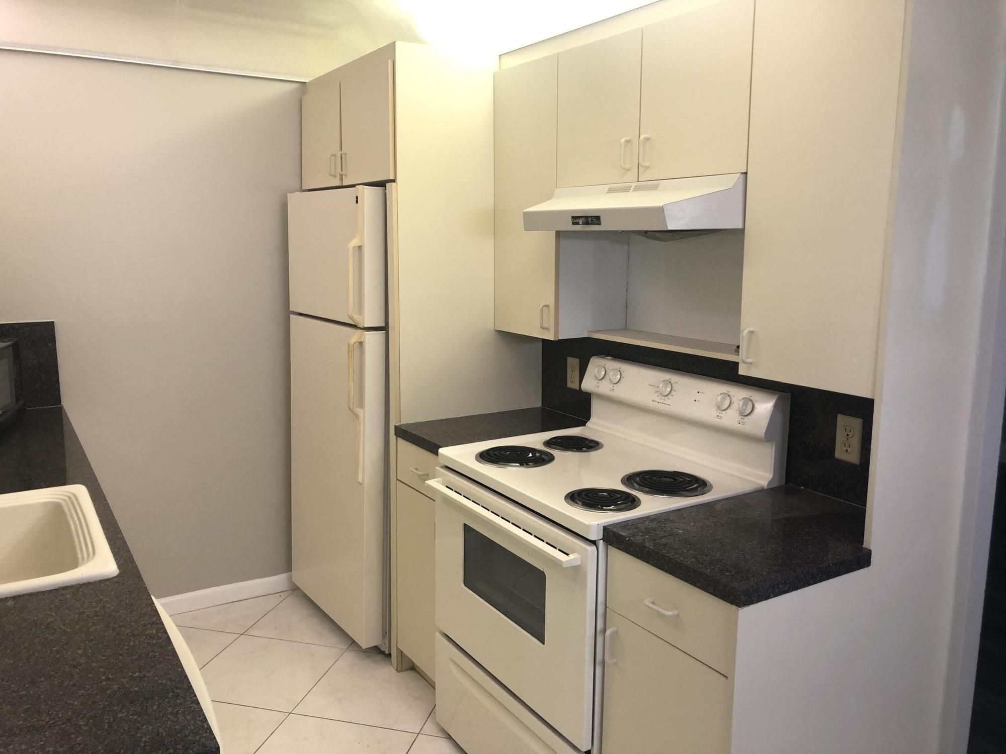 3016 Exeter, Unit A Boca Raton, FL 33434 - Photo 6 of 20 kitchen