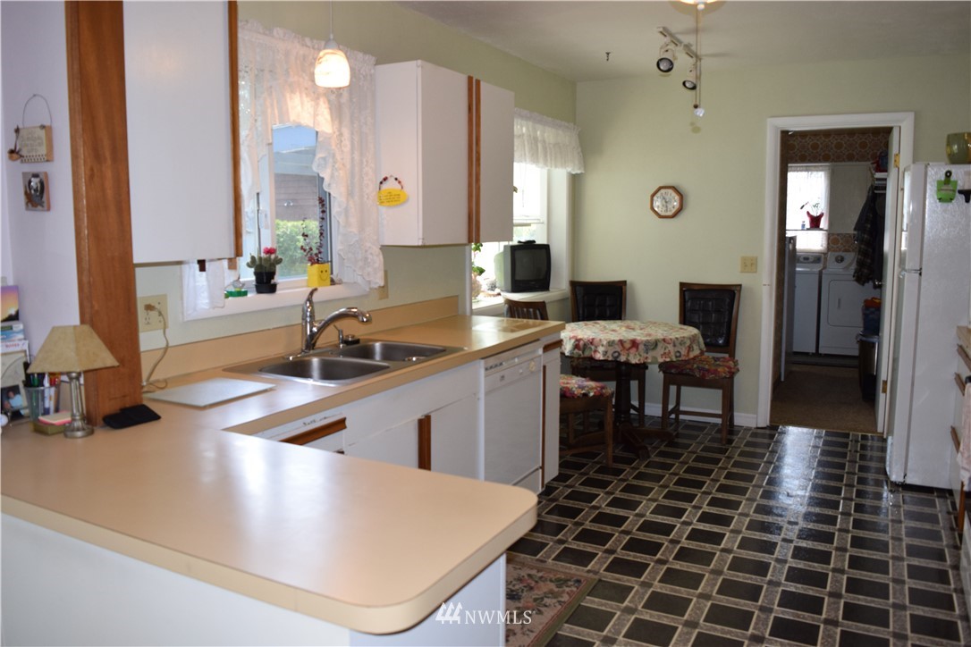 554 Southwest 18th Street Chehalis, WA 98532 - Photo 8 of 24