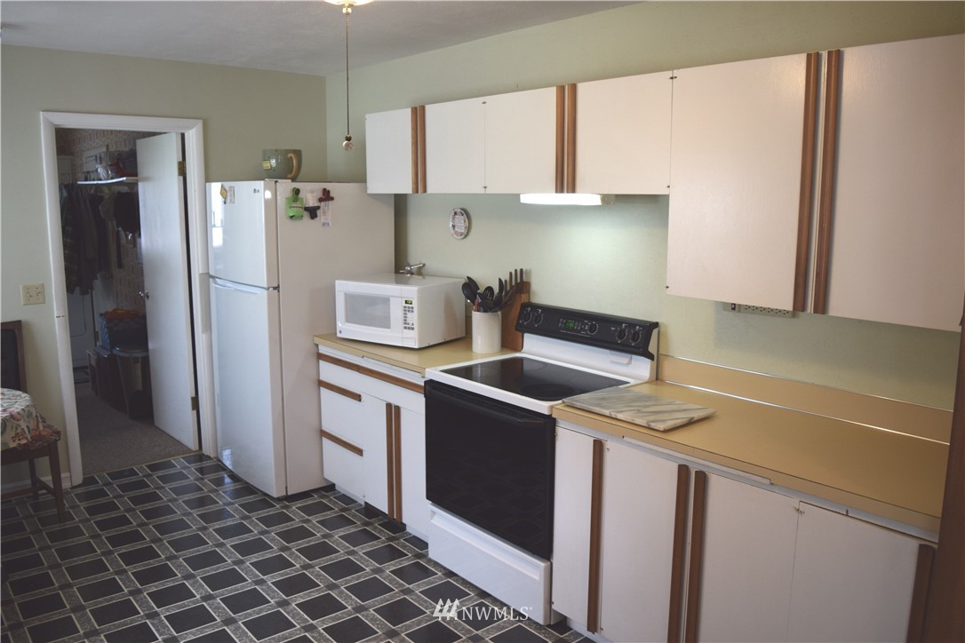 554 Southwest 18th Street Chehalis, WA 98532 - Photo 9 of 24