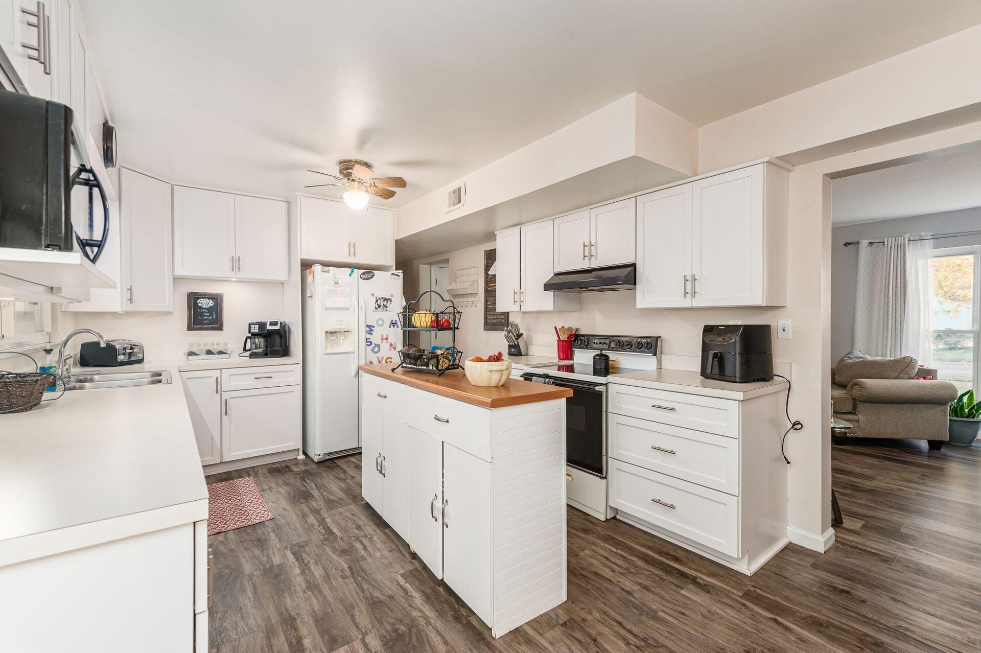5140 Edgeview Road Columbus, OH 43207 - Photo 9 of 39 Kitchen