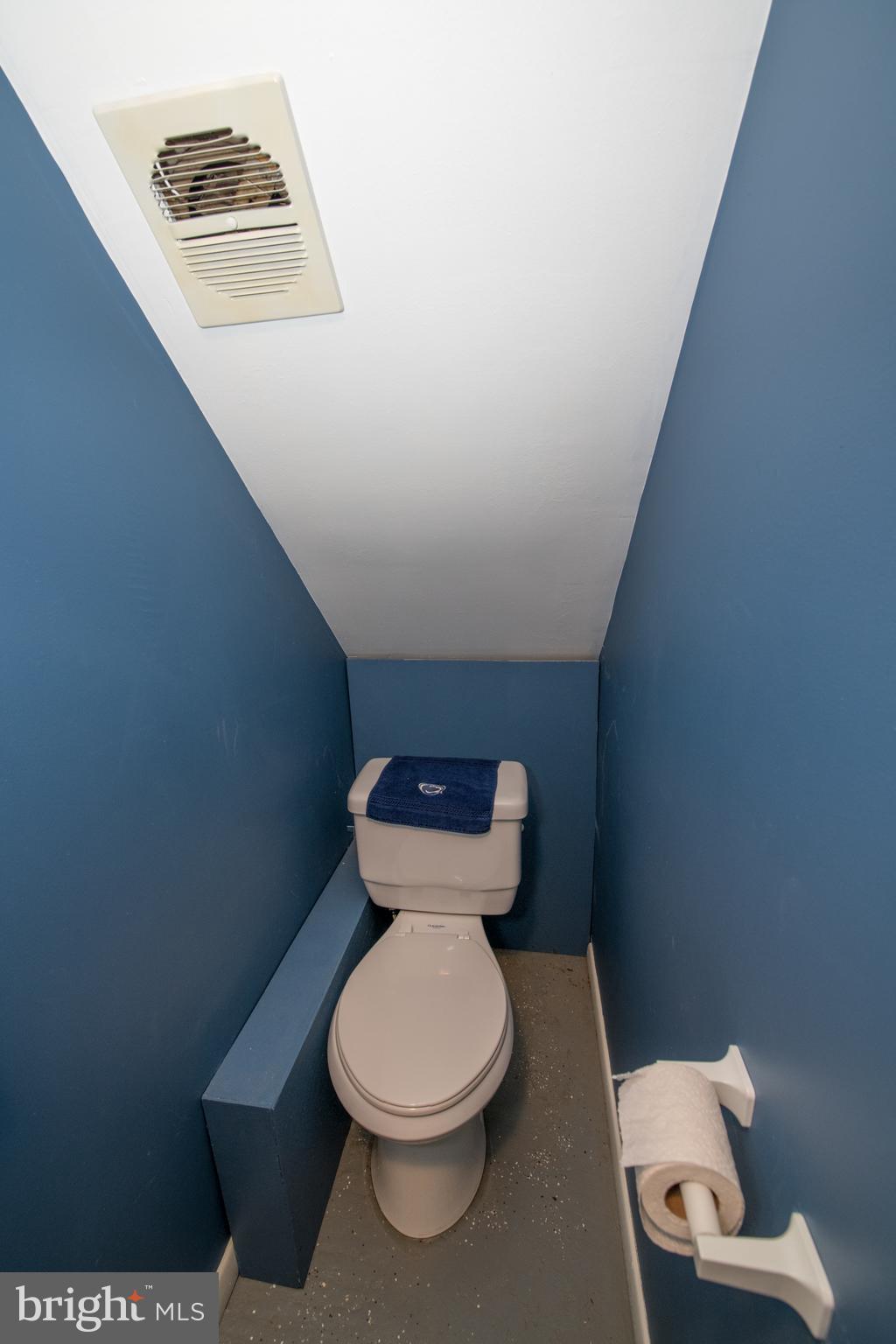 4108 Whiting Road Philadelphia, PA 19154 - Photo 24 of 29 Powder Room in finished basement
