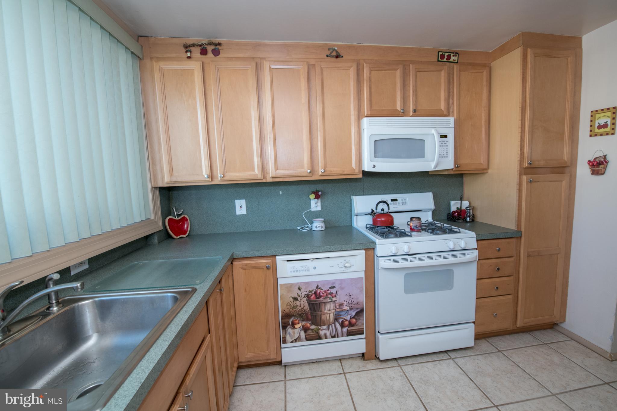 4108 Whiting Road Philadelphia, PA 19154 - Photo 4 of 29 Gallery Image 4