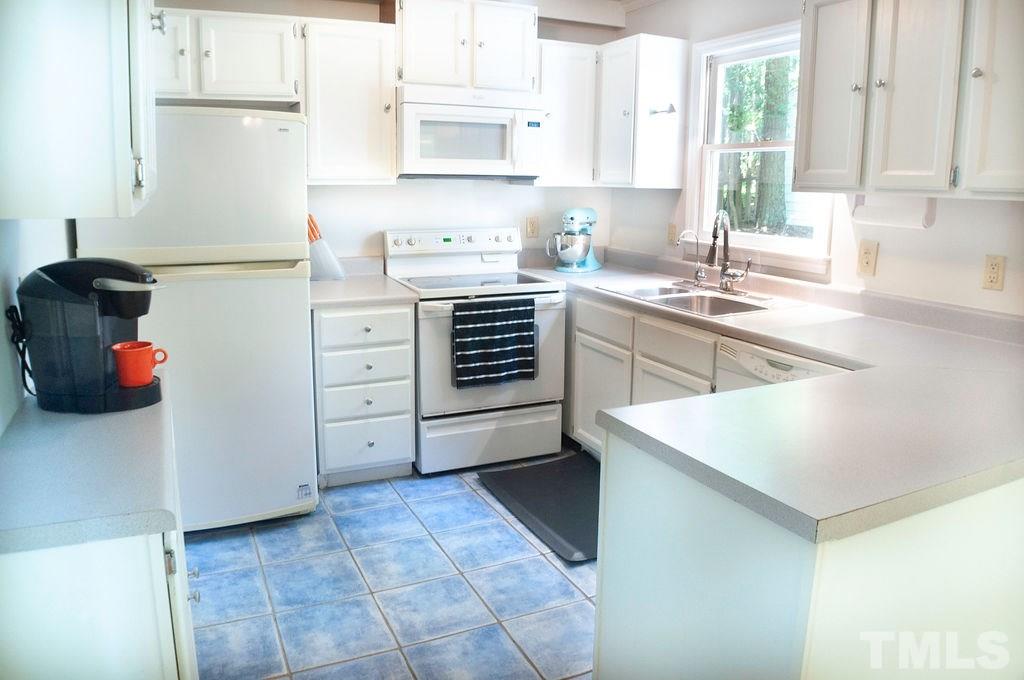 1004 Branchview Court Raleigh, NC 27610 - Photo 11 of 26 Gallery Image 11