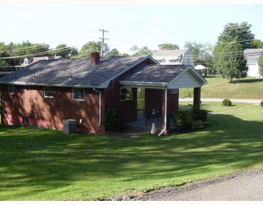 123 Cliff Mine Road Coraopolis, PA 15108 - Photo 7 of 17 Exterior Back.