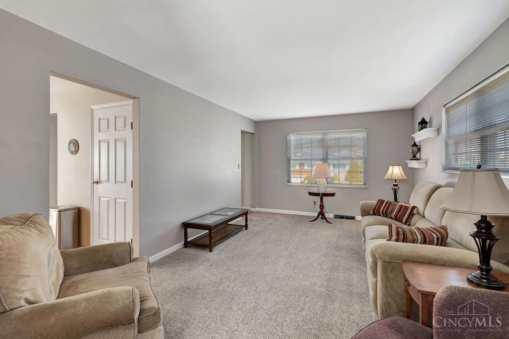 5721 Lawrence Road Cincinnati, OH 45248 - Photo 19 of 51