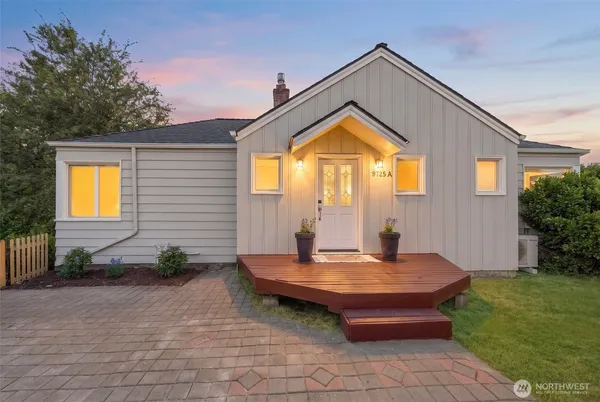 $949,999 | 9725 Phinney Avenue North, Seattle, WA 98103