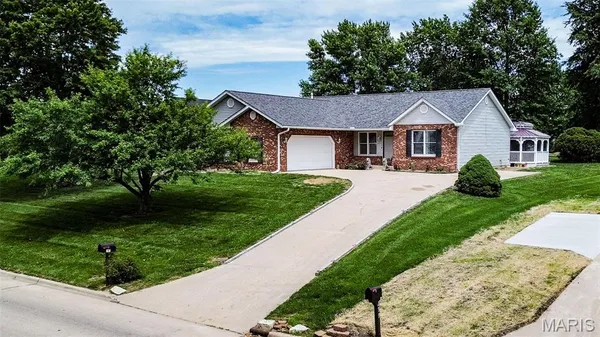$269,000 | 297 Maple Summit Road, Jerseyville, IL 62052