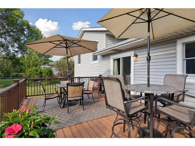 $465,000 | 2404 Helena Avenue North, Oakdale, MN 55128