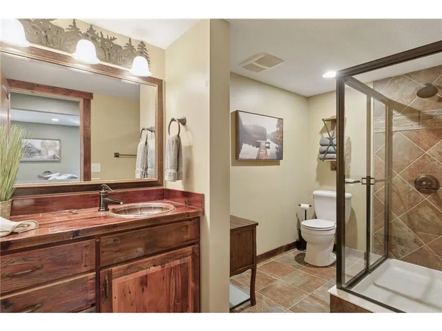 $465,000 | 2404 Helena Avenue North, Oakdale, MN 55128