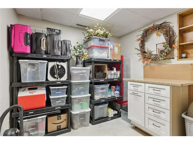 $465,000 | 2404 Helena Avenue North, Oakdale, MN 55128