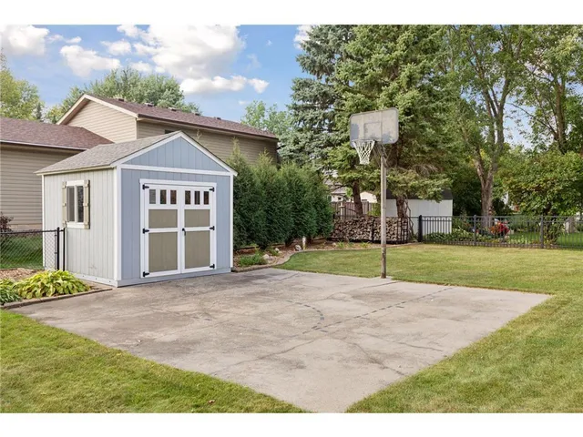$465,000 | 2404 Helena Avenue North, Oakdale, MN 55128