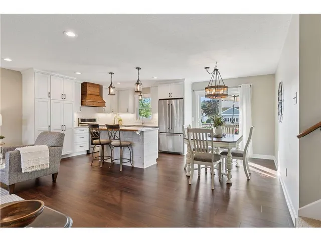 $465,000 | 2404 Helena Avenue North, Oakdale, MN 55128