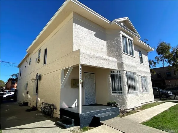 $2,150 | 1500 Magnolia Avenue, Unit 2, Long Beach, CA 90813