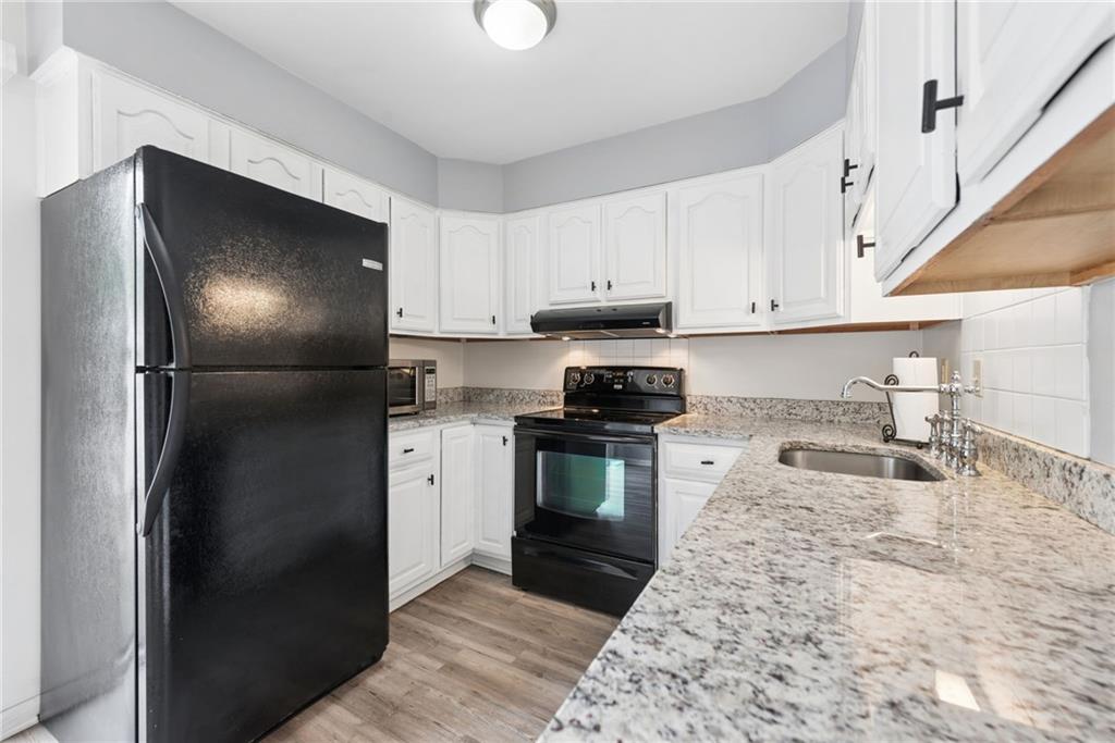 14’x10’ Fully Equipped Kitchen with ALL Appliances