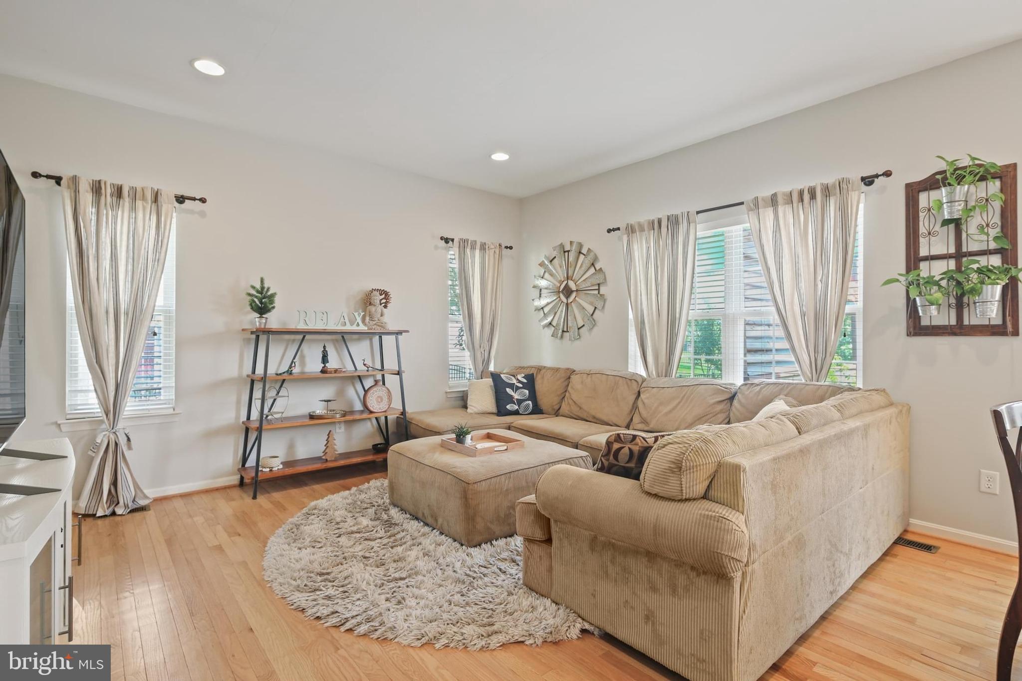 5015 Springhouse Circle Nottingham, MD 21236 - Photo 4 of 39 Spacious Family Room