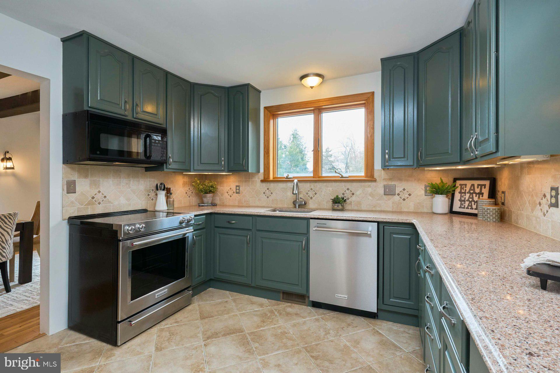 6586 Braddock Road Alexandria, VA 22312 - Photo 12 of 57 Well laid out kitchen with SS appliances