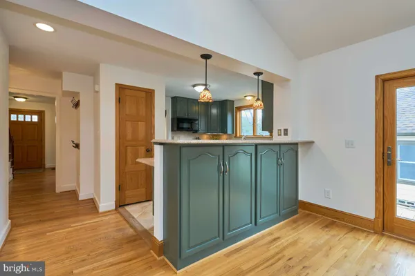 $900,000 | 6586 Braddock Road, Alexandria, VA 22312