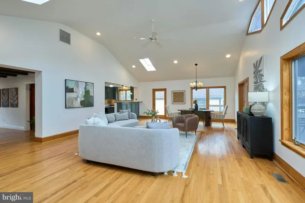 $900,000 | 6586 Braddock Road, Alexandria, VA 22312